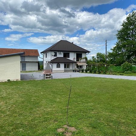 Villa Kuca Za Odmor Tarik Cazin Exterior foto