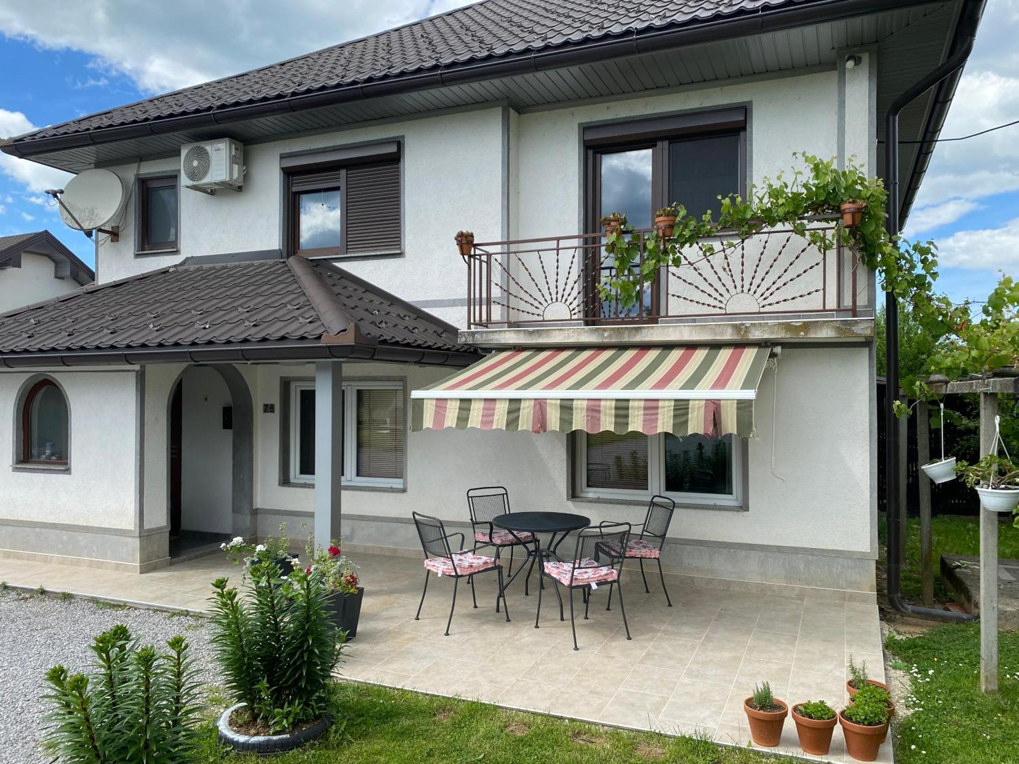 Villa Kuca Za Odmor Tarik Cazin Exterior foto